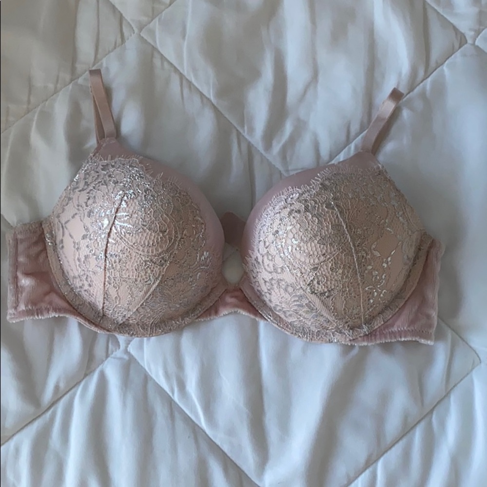 Victoria’s Secret bombshell bra